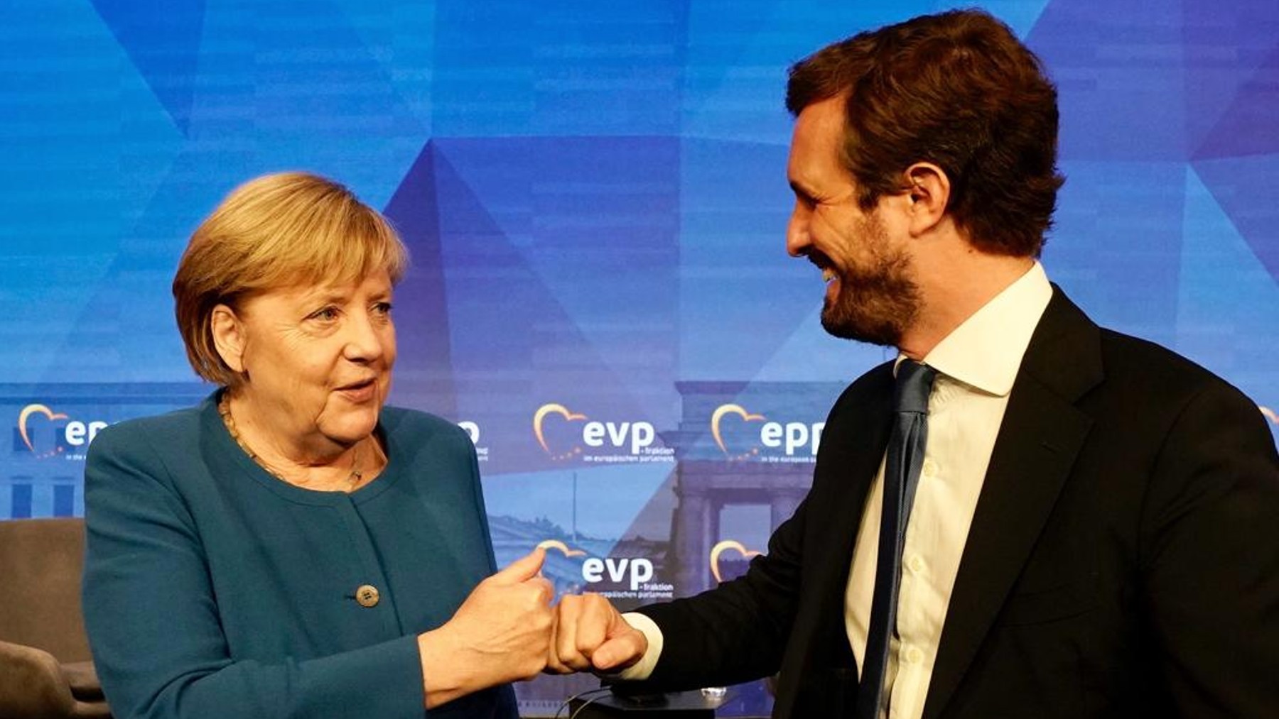 Angela Merkel y Pablo Casado.