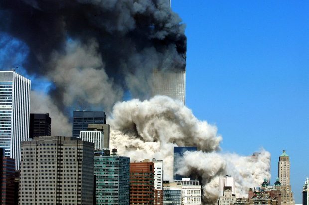 El momento en el que la Torre sur del World Trade Center se derrumba. Foto: AFP