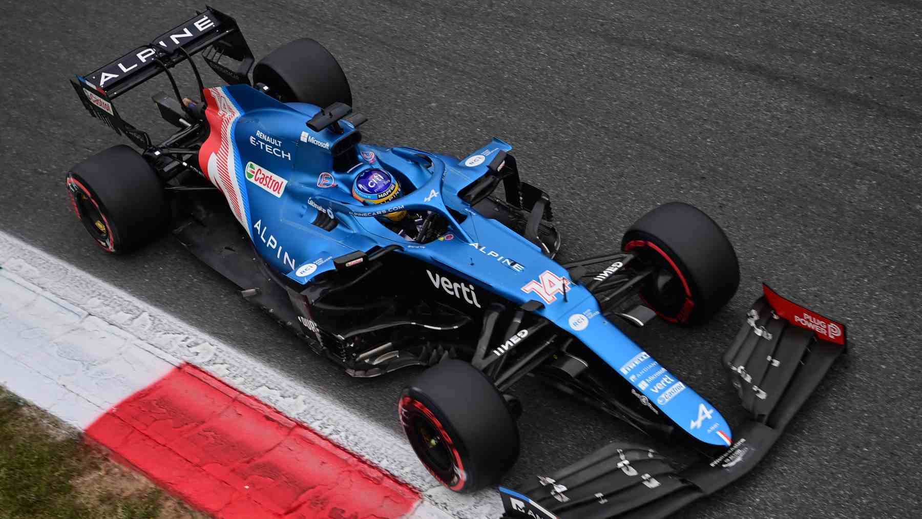 Fernando Alonso en la carrera al sprint clasificatoria de cara al GP de Italia. (AFP)