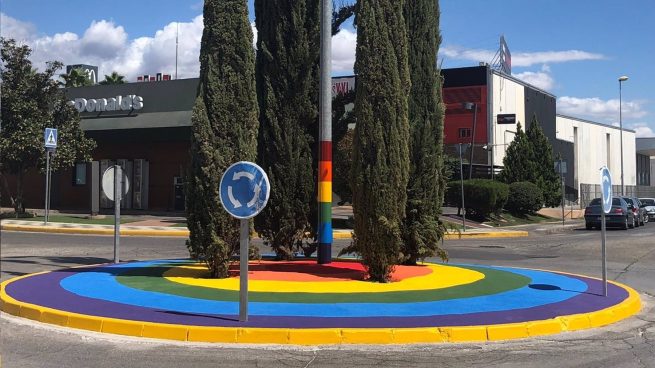 Andújar dedica una rotonda al colectivo Lgtbi para darle visibilidad y apoyo 