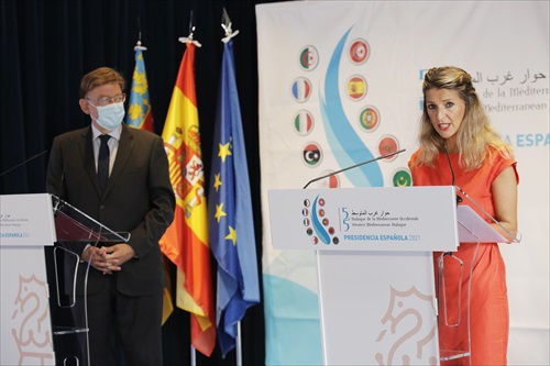 Yolanda Díaz presenta en Alicante la reunión de ministros de trabajo del “Diálogo 5 + 5”