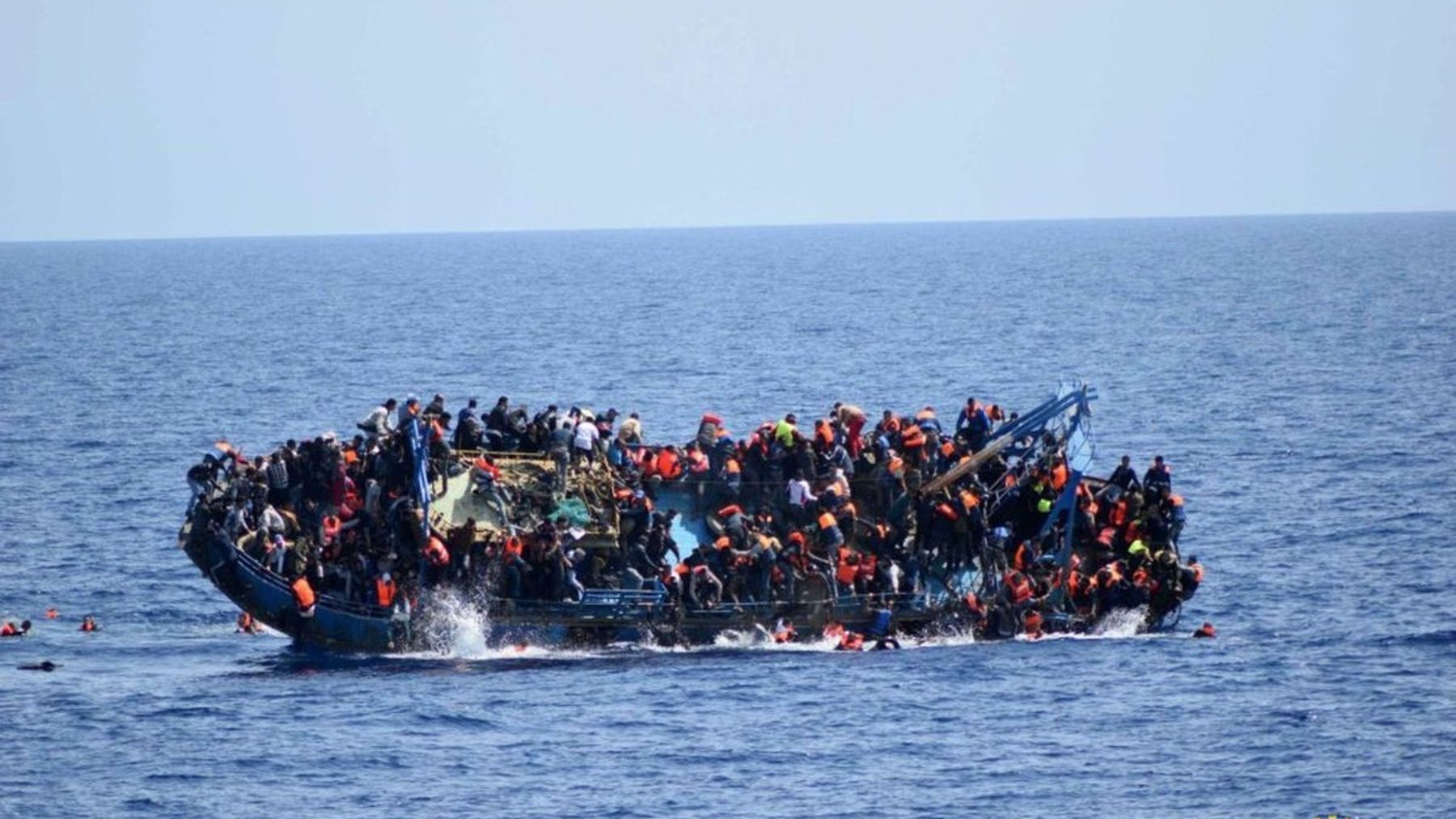 Inmigrantes ilegales en patera (AYUNTAMIENTO CARTAGENA).