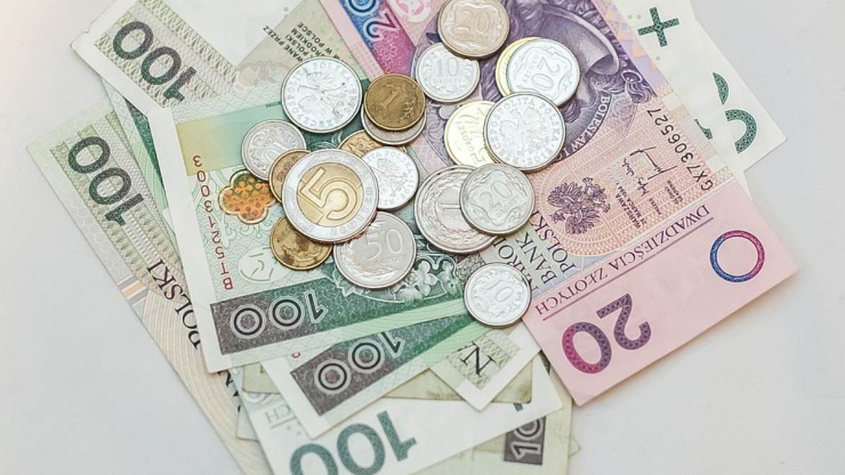 Monedas y billetes de euros.