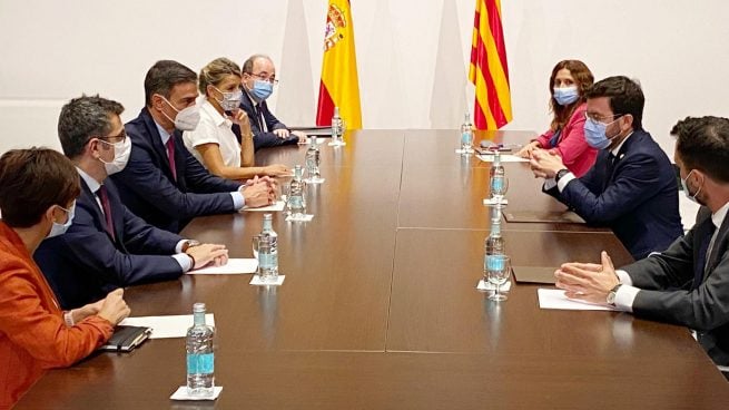 Aragonès y Sánchez, este miércoles, en la reunión de la mesa de negociación en el Palau de Generalitat