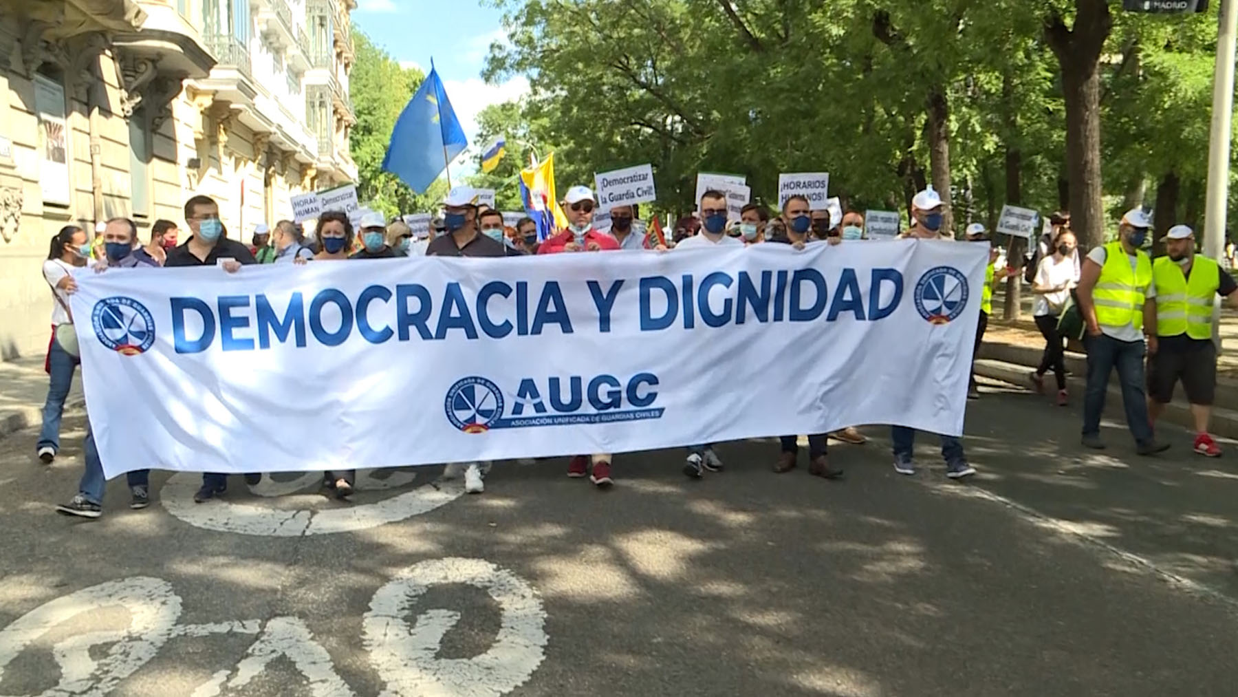 Manifestación de guardias civiles frente a Interior.