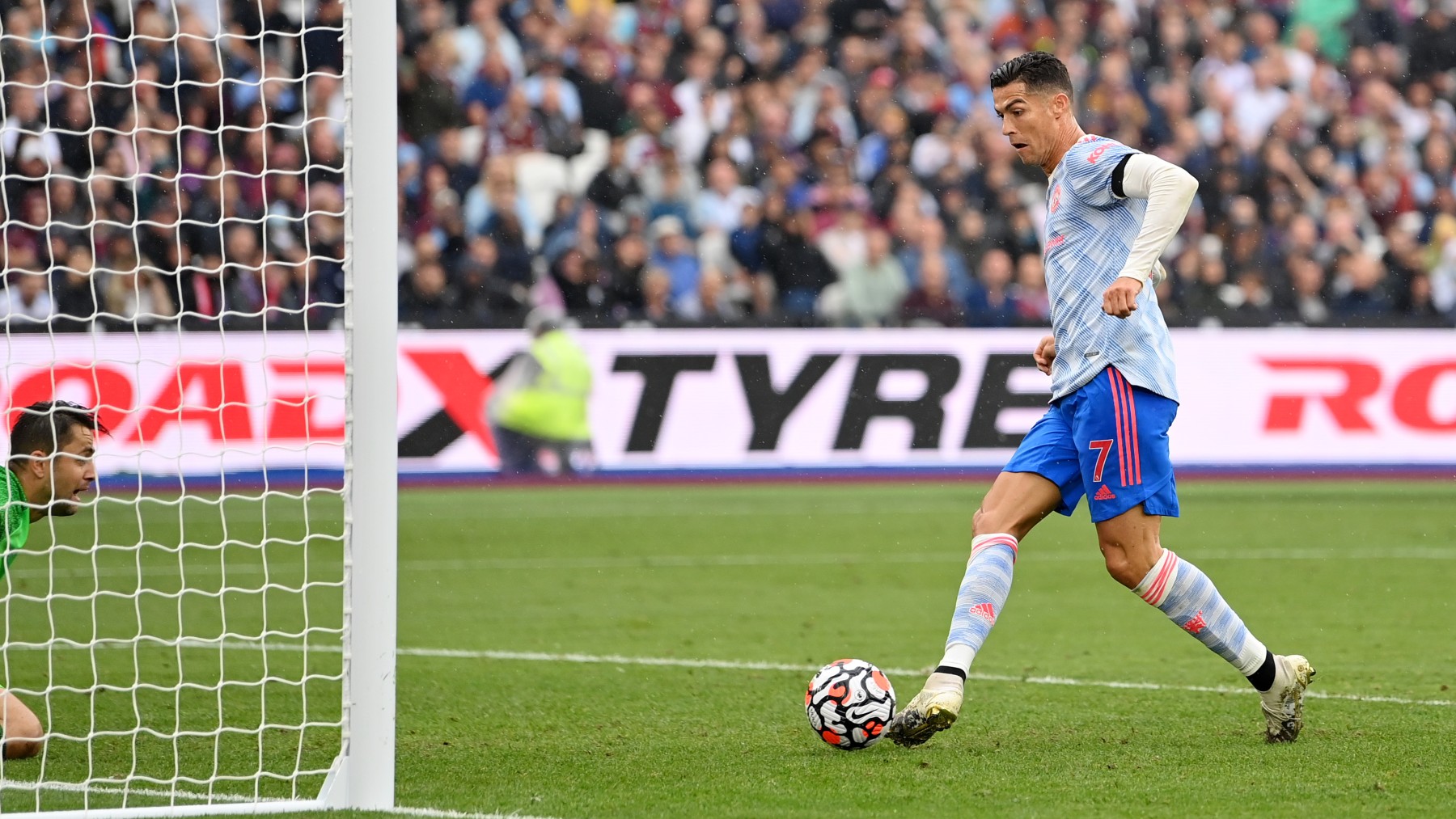 Cristiano marca su gol al West Ham. (AFP)