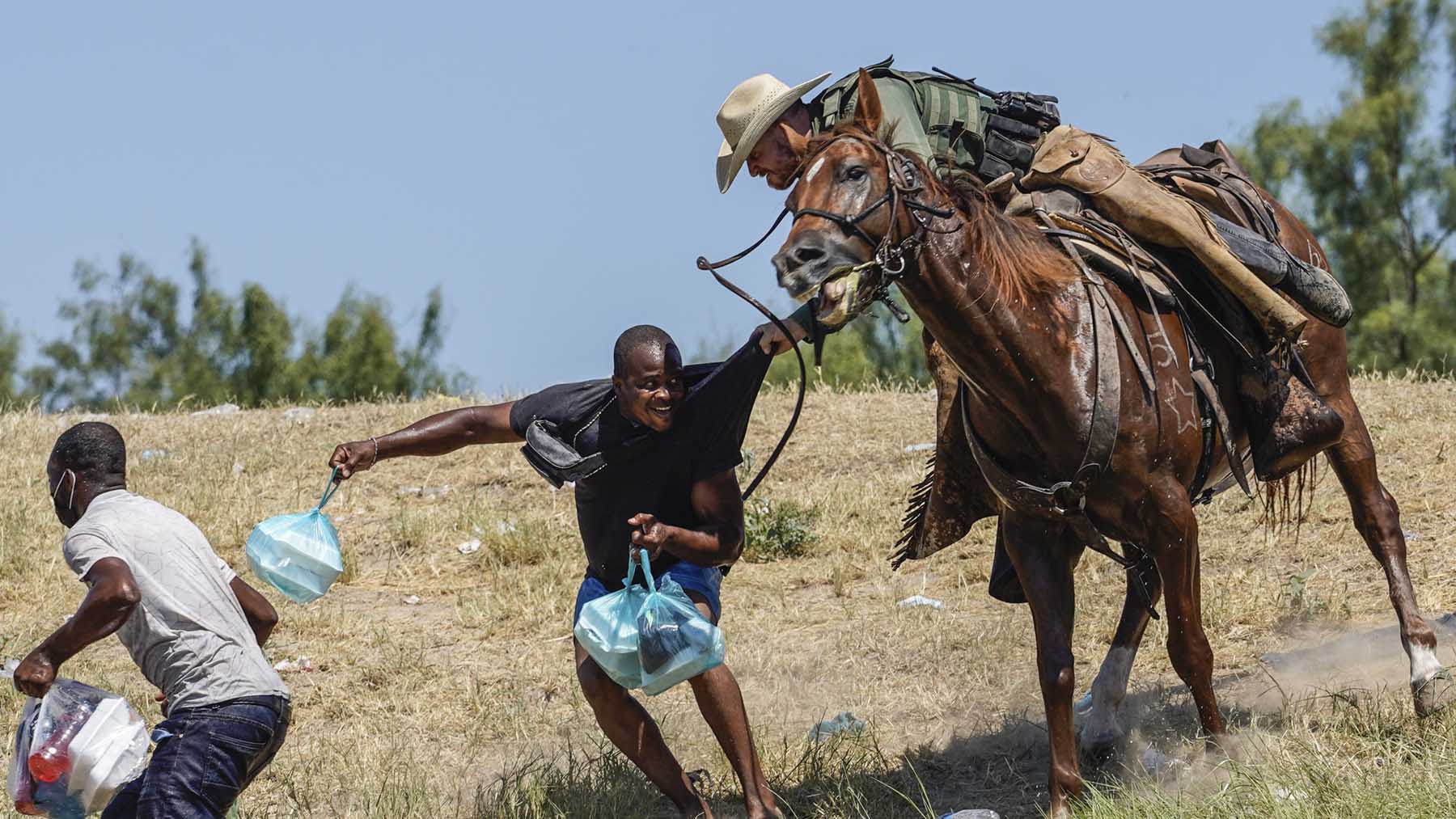 La Policía de Frontera de Texas a la caza de los haitianos. Foto: AFP