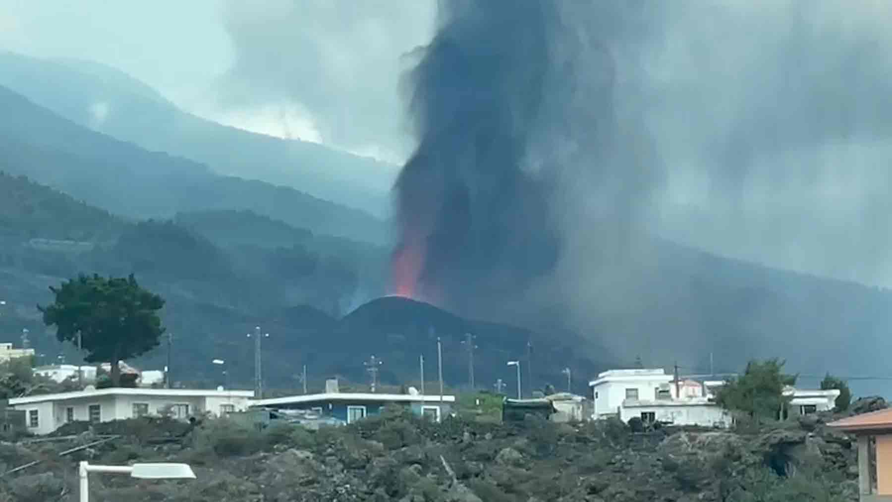 Lava del volcán en erupción de La Palma.