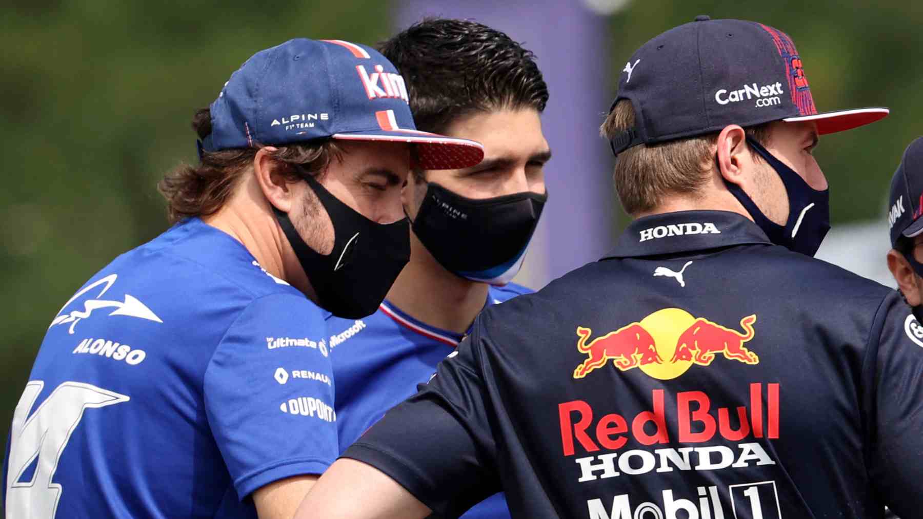 Fernando Alonso y Max Verstappen. (AFP)