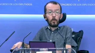 Echenique insulta a un periodista cuando le pregunta por 'EL Pollo' Carvajal.