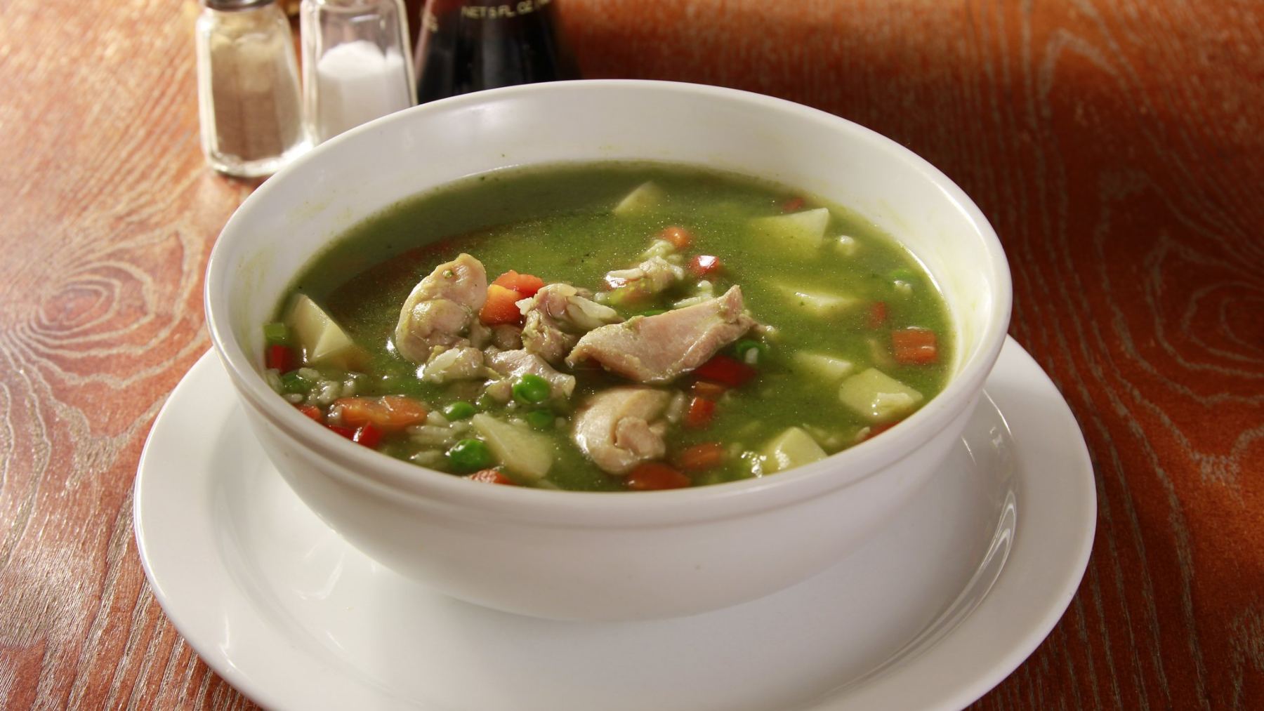 Aguadito de pollo peruano: la mejor sopa que probarás en este inverno