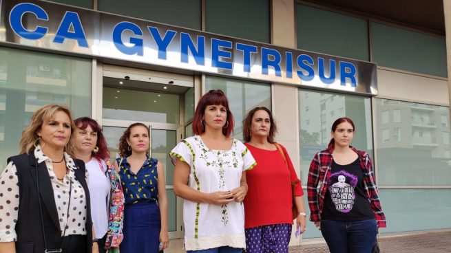 Teresa Rodríguez exige prohibir los rezos ante clínicas abortistas y lo califica como «acoso»