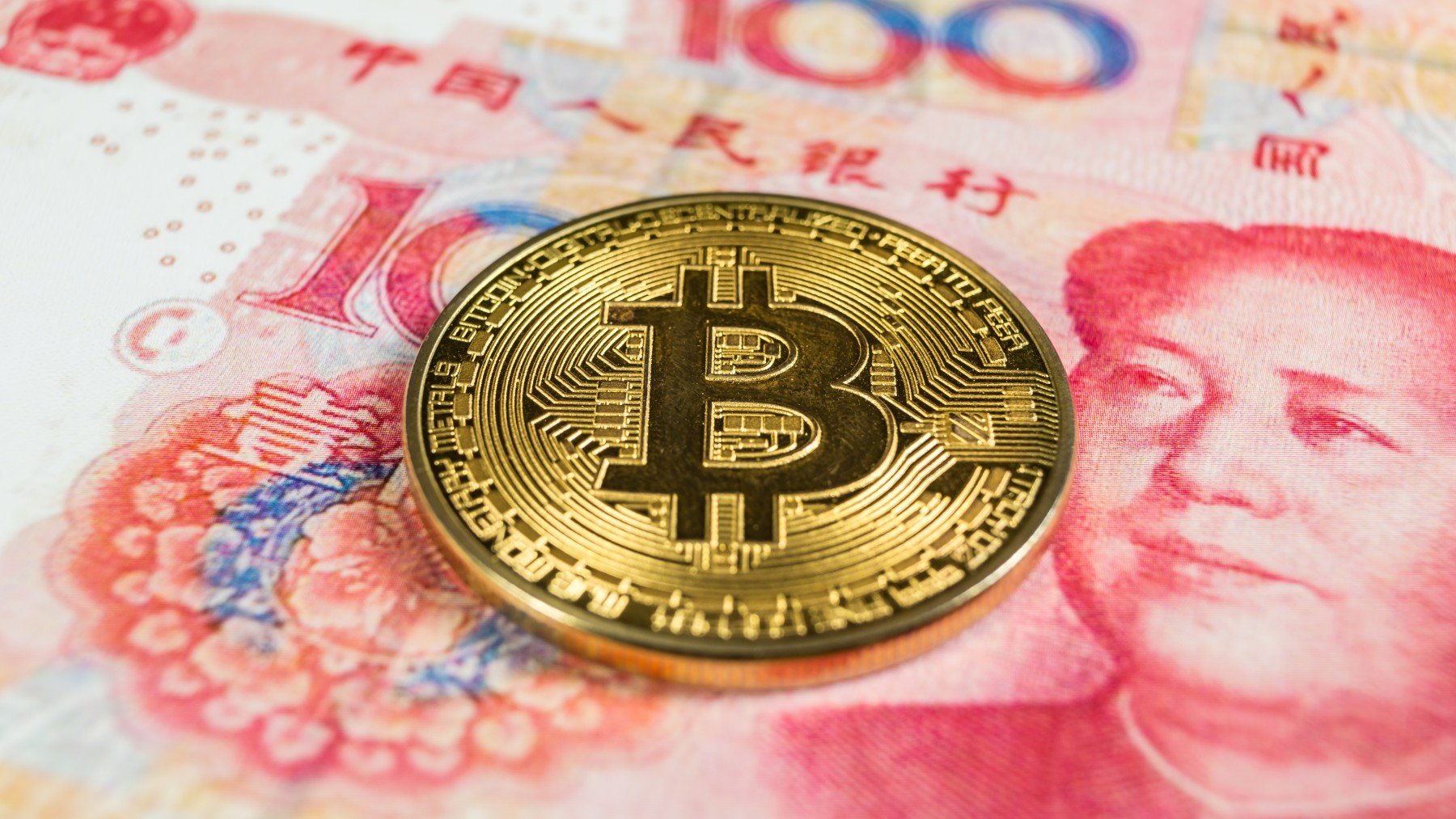 Un bitcoin sobre yuanes.