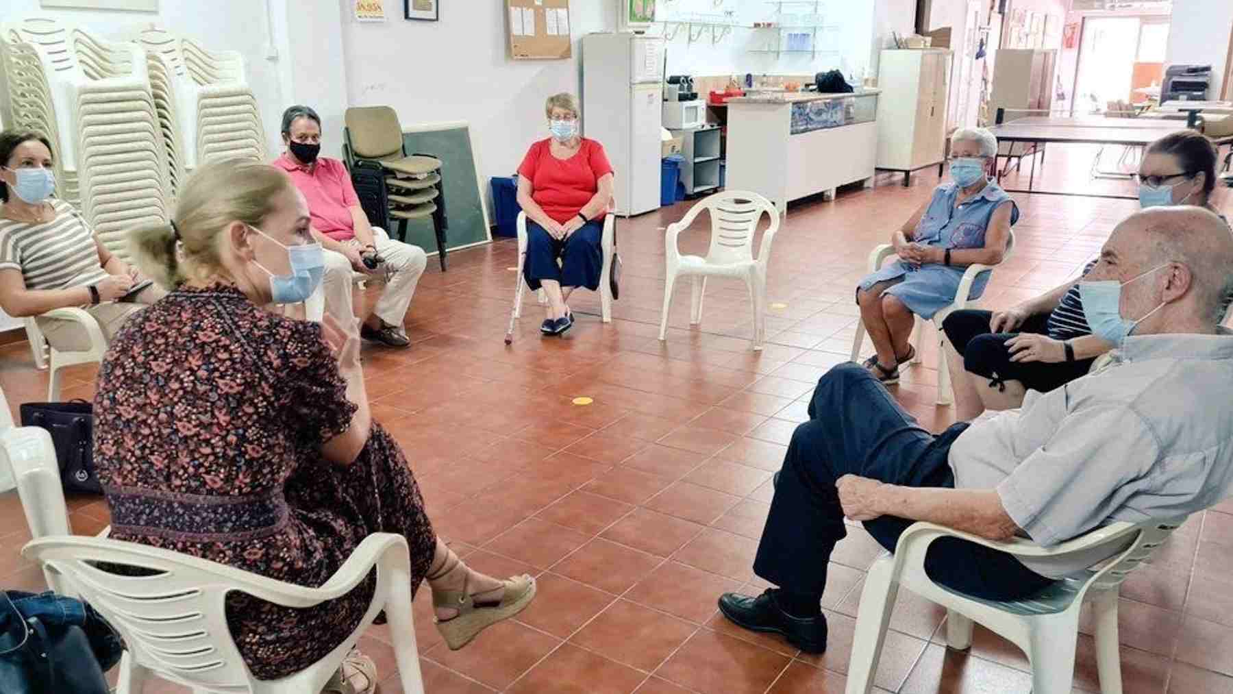 La portavoz de Cs en Palma, Eva Pomar, y la regidora Joana Capó visitan el barrio de Son Dameto.