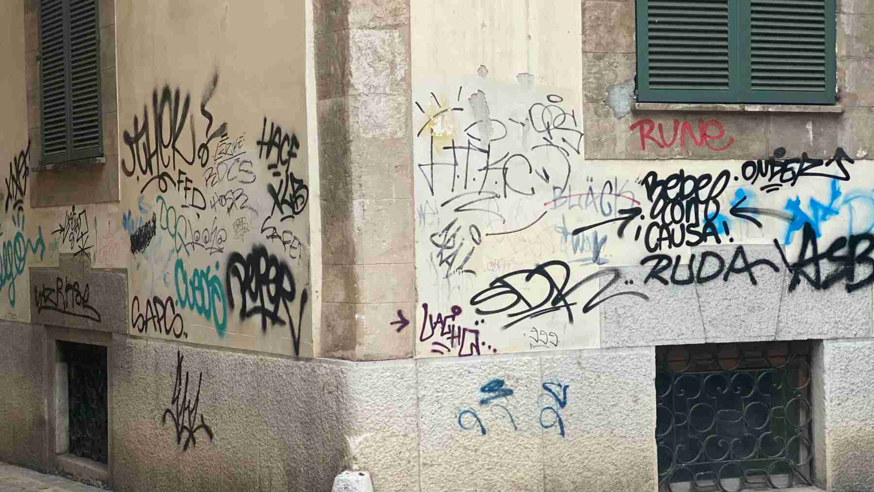 Pintada vandálica en el barrio de Sant Jaume de Palma.