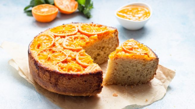 Bizcocho de naranja vegano, receta con 5 ingredientes fácil de preparar