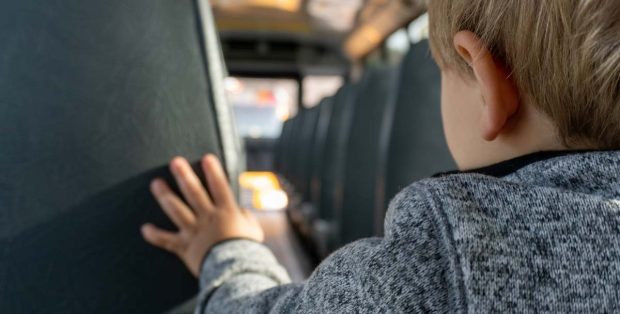 Niño autobús