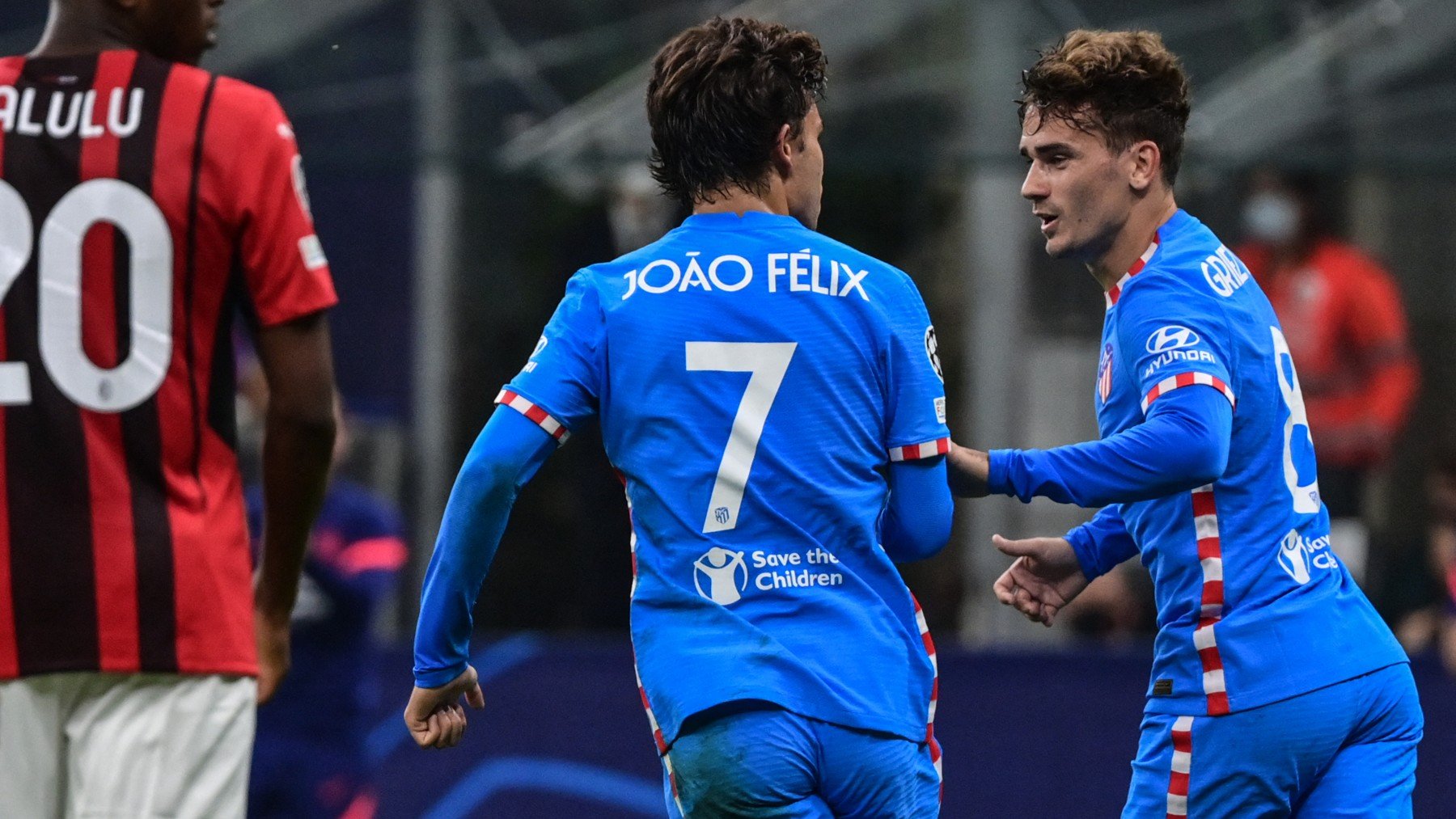 Antoine Griezmann celebra su gol ante el Milan. (AFP)