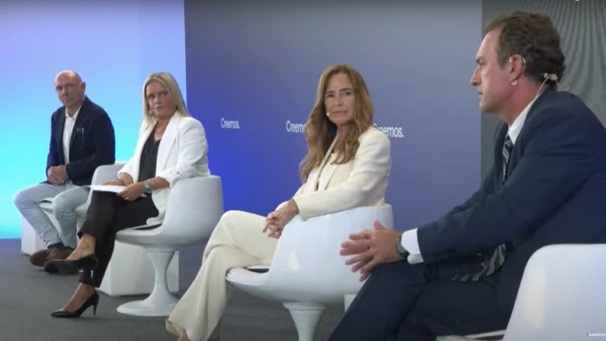 Teresa Jiménez-Becerril y Mari Mar Blanco en la Convención del PP.