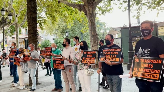 PP y Vox señalan a Espadas por la ruina de los hosteleros de Sevilla: 