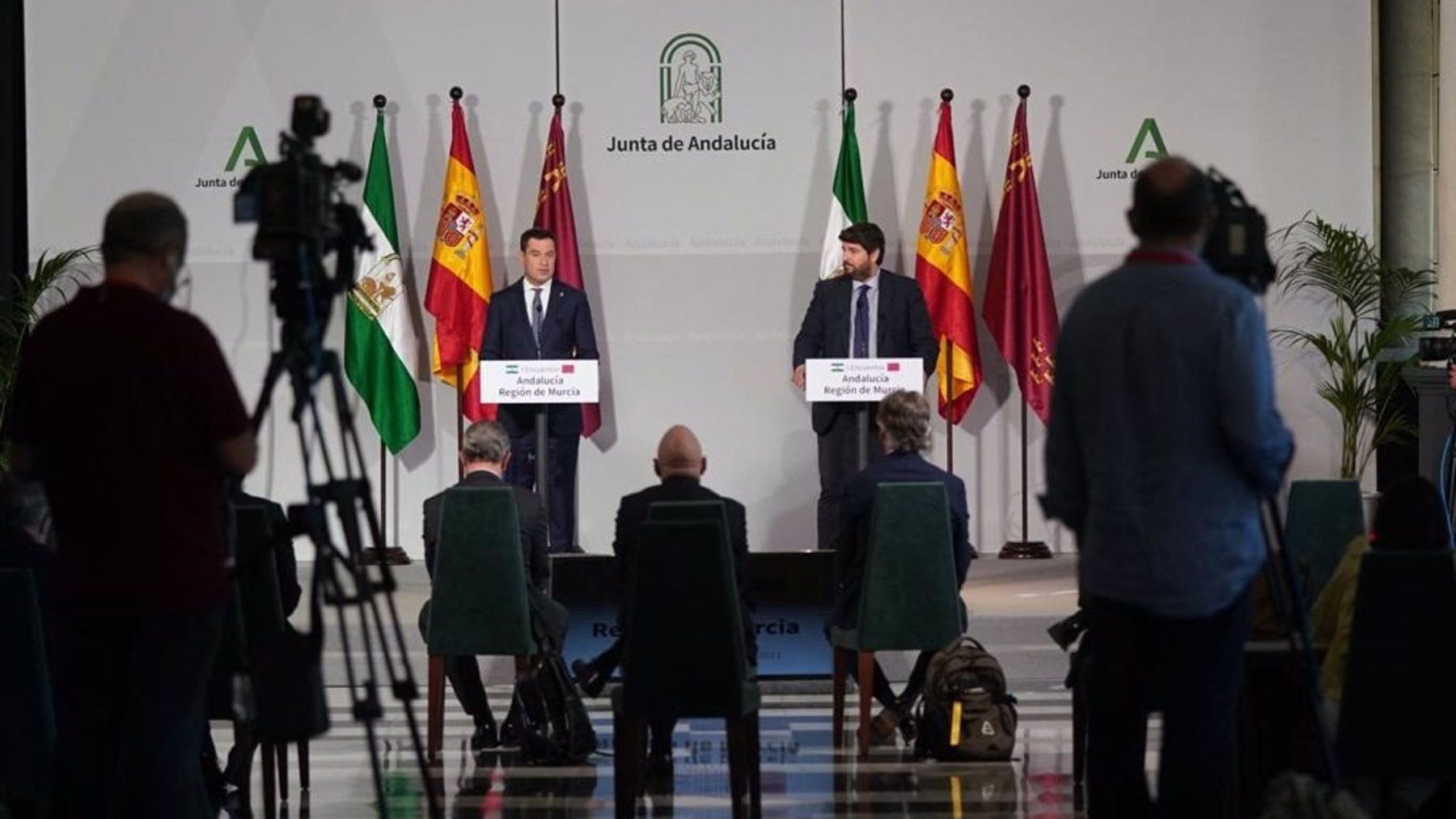 Los respectivos presidentes de Andalucía y Murcia, Juanma Moreno y Fernando López Miras (JUNTA DE ANDALUCÍA).