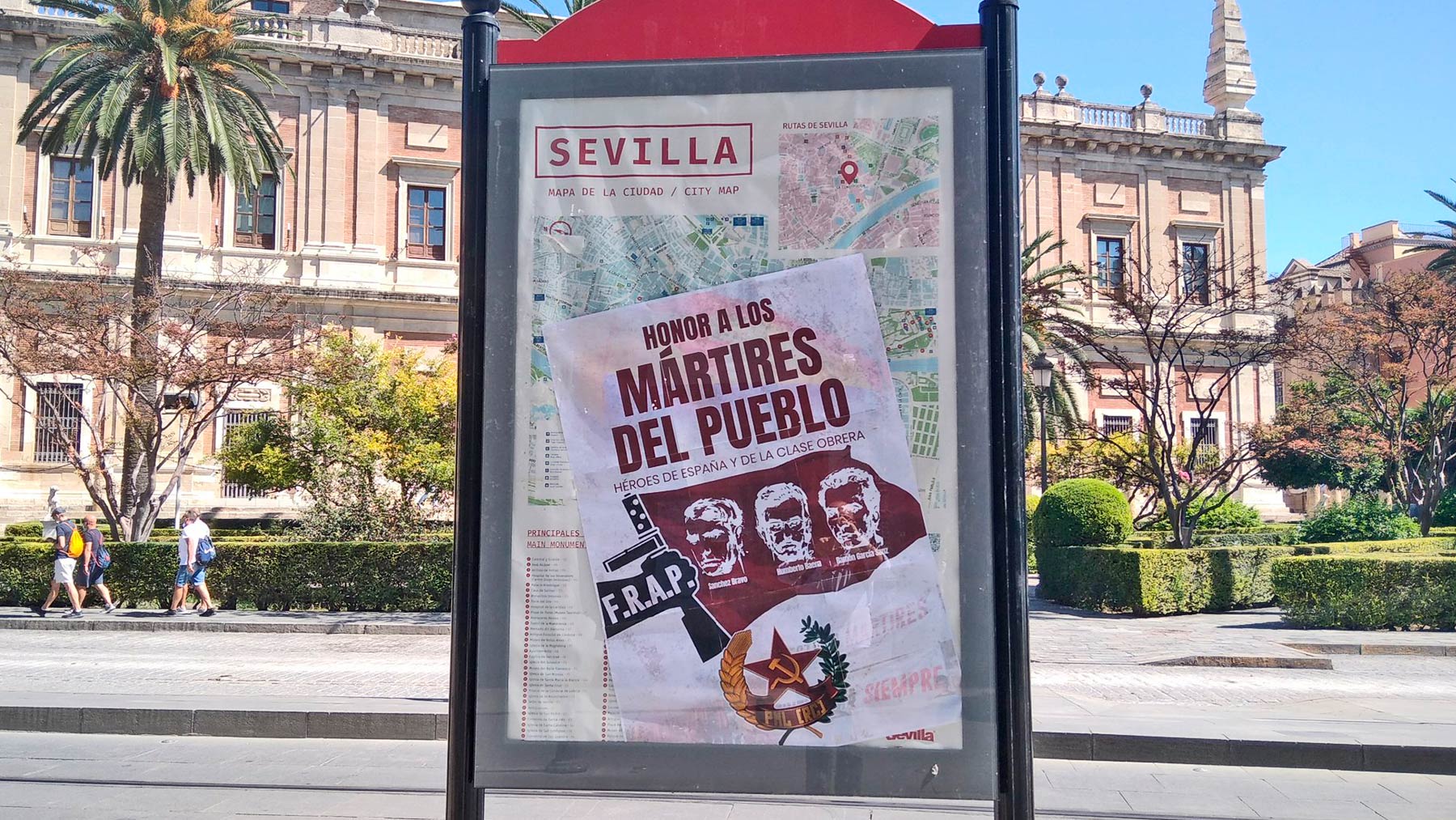Cartel en favor del FRAP en el centro de Sevilla.