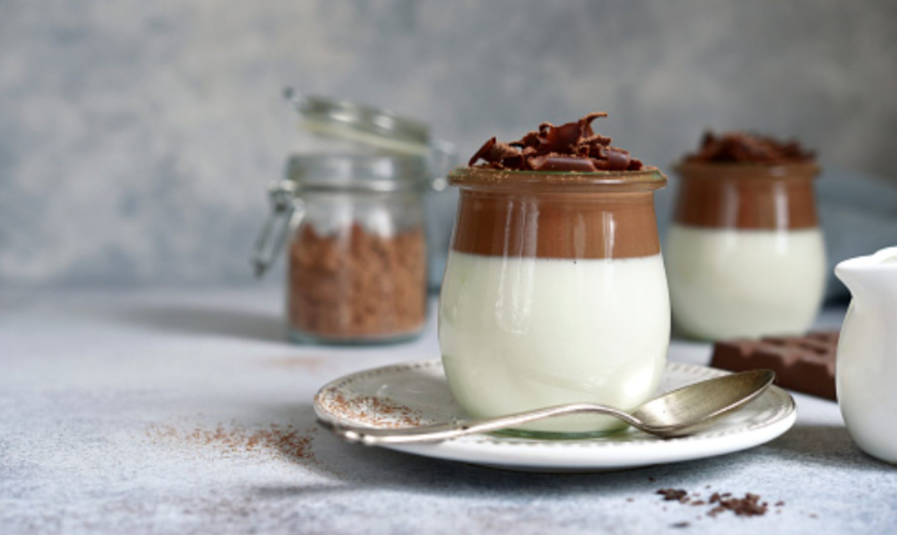 Gelatina de chocolate vegana, receta de postre ligero con 3 ingredientes