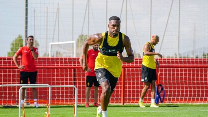 Daniel Sturridge, en un entrenamiento con el Mallorca.