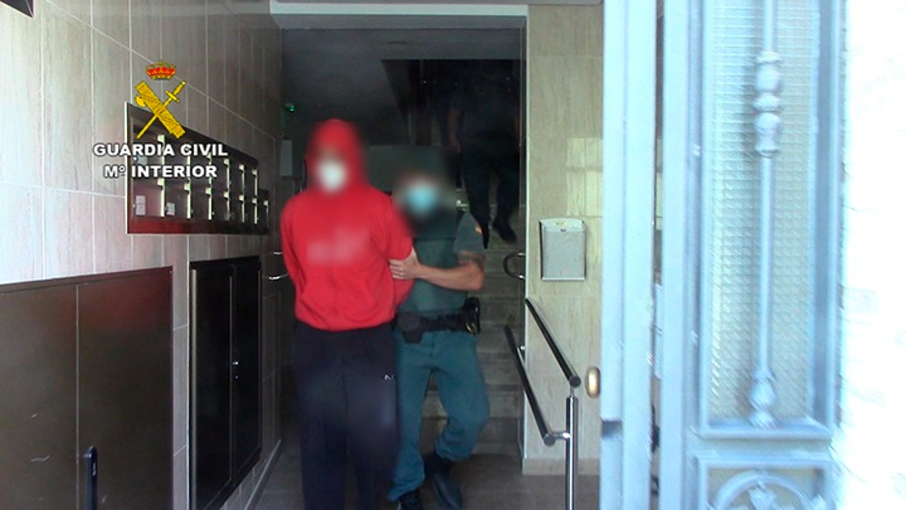 Momento de la detención del supuesto abusador de menores en San Fernando (GUARDIA CIVIL).