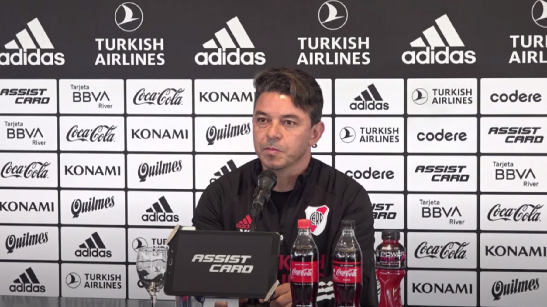 Marcelo Gallardo, en rueda de prensa. (Youtube)