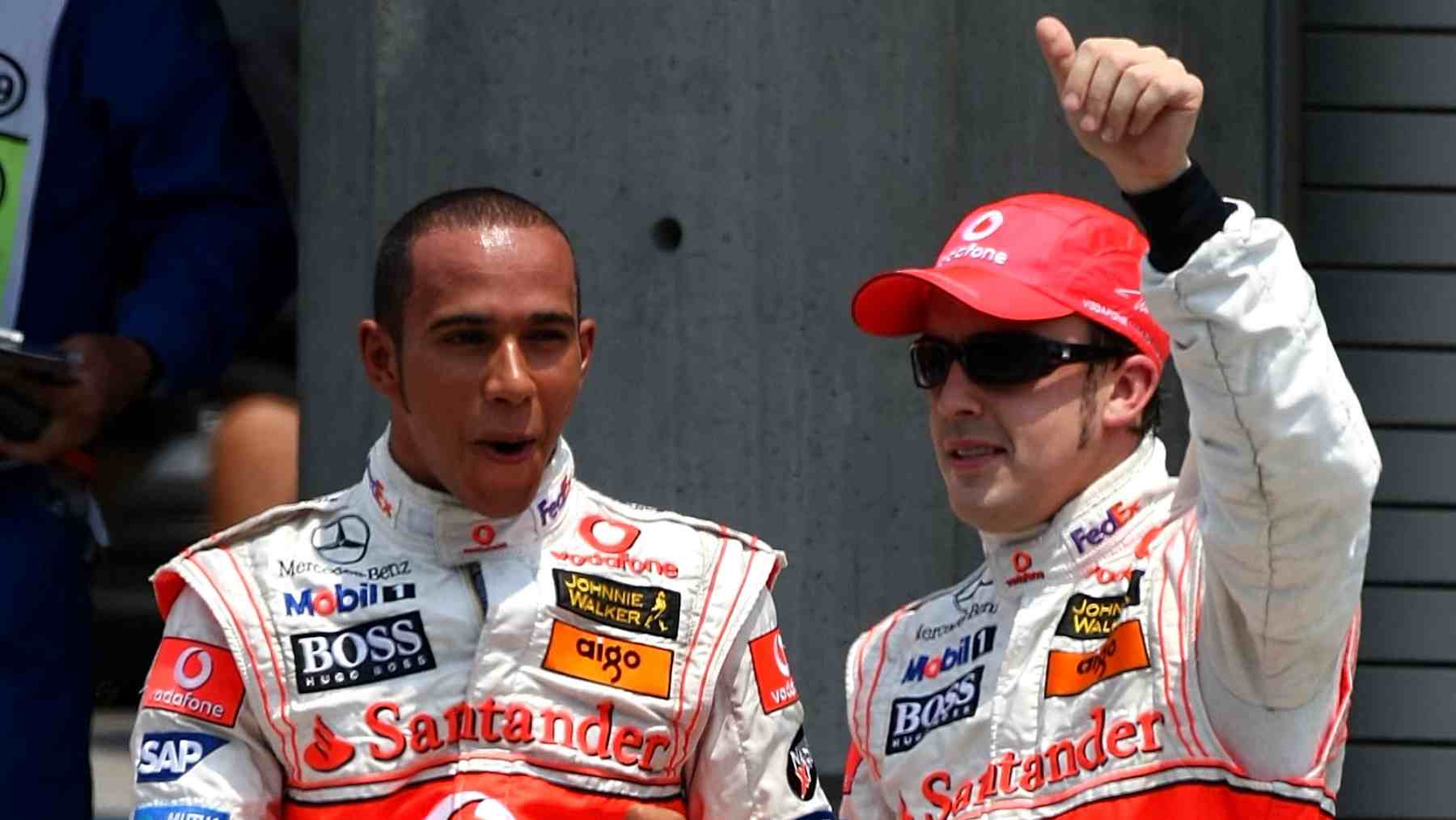 Lewis Hamilton y Fernando Alonso en el año 2007. (AFP)