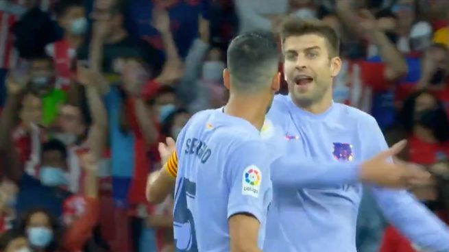 Tremenda bronca entre Piqué y Busquets tras el primer gol del Atlético