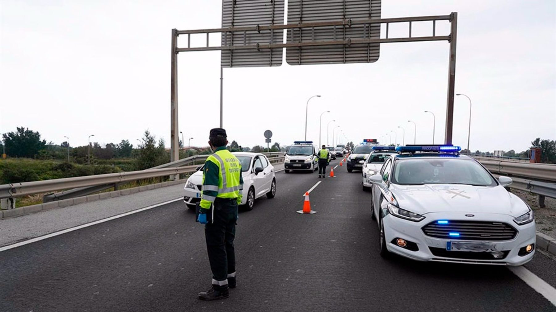 Agentes de la Guardia Civil de Tráfico (112). (1)