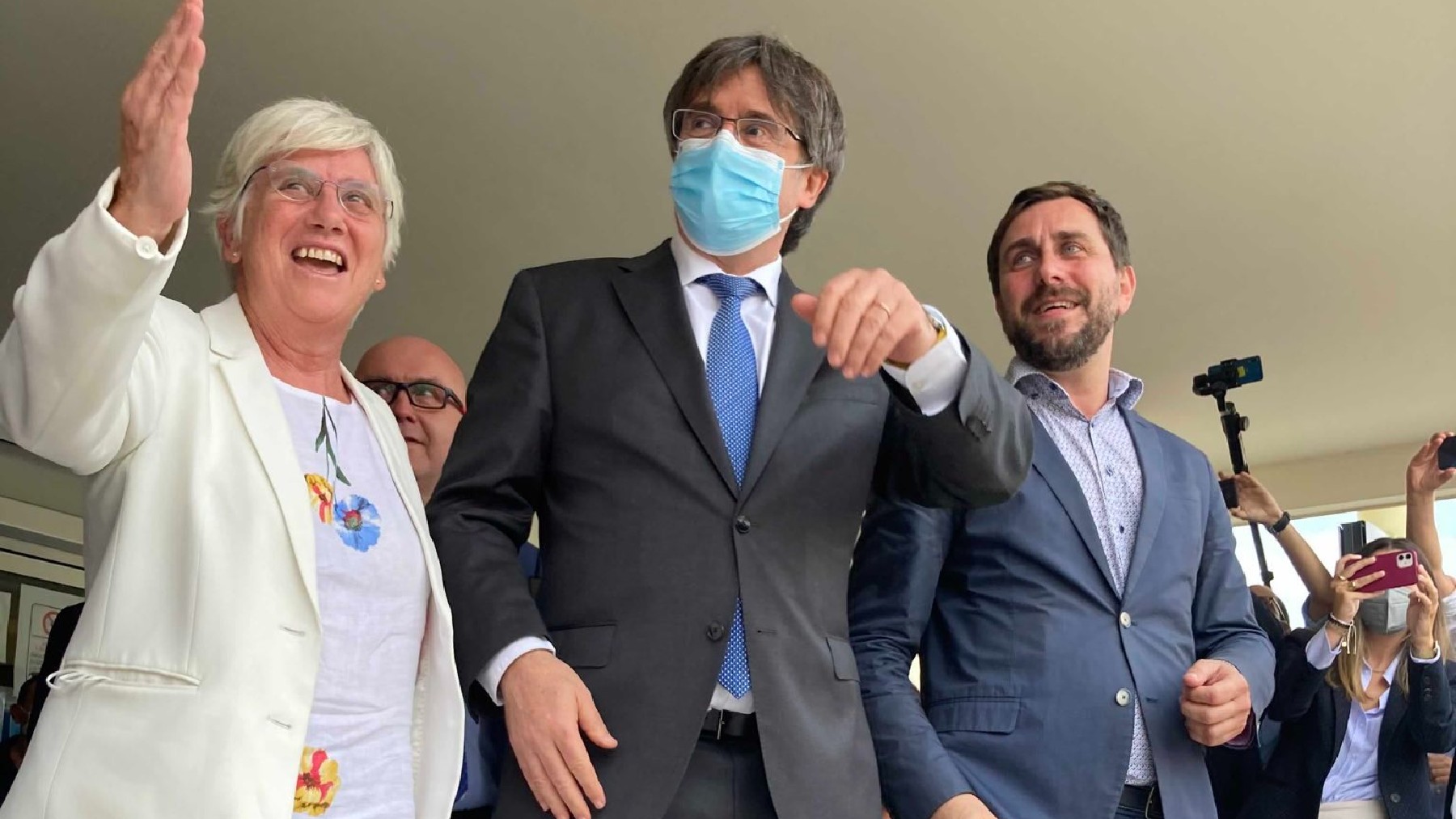 Puigdemont a su salida de la Corte italiana de Sassari. (Foto: @ConsellxRep)