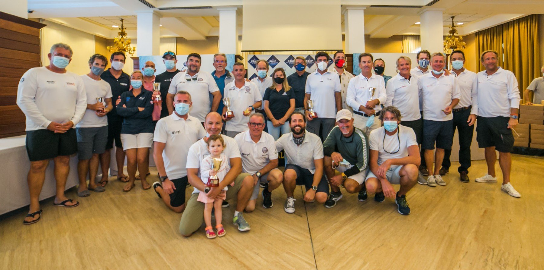 Imagen de la entrega de trofeos en el RCN de Palma. Foto: LAURA G. GUERRA