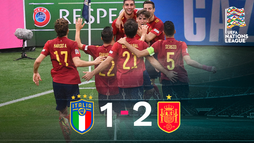 España venció 1-2 a Italia en San Siro.