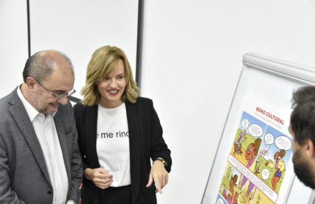 Un cómic del PSOE confiesa el objetivo del bono cultural: «Si quieres pillar 300 eurazos, vótanos»