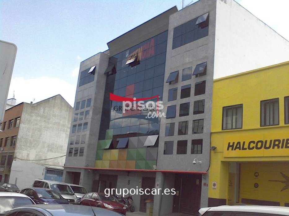 El edificio que el PSOE tiene a la venta por el doble de lo que costó, publicitado en la web que lo vende.