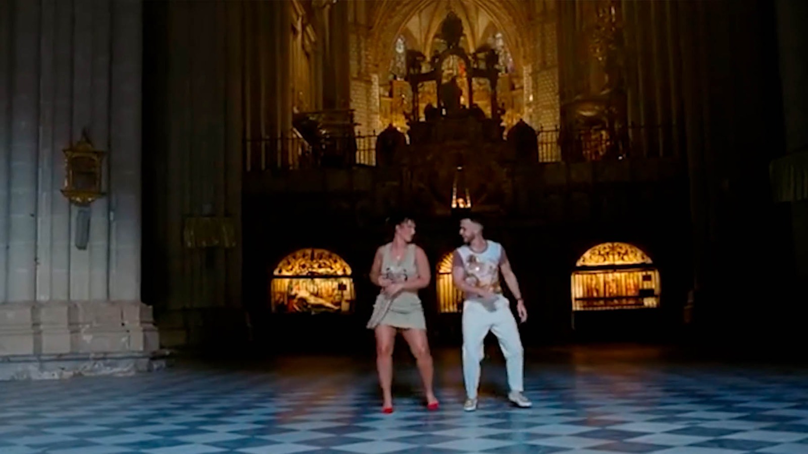 Imágenes del videoclip de C. Tangana y Nathy Peluso en la Catedral de Toledo.