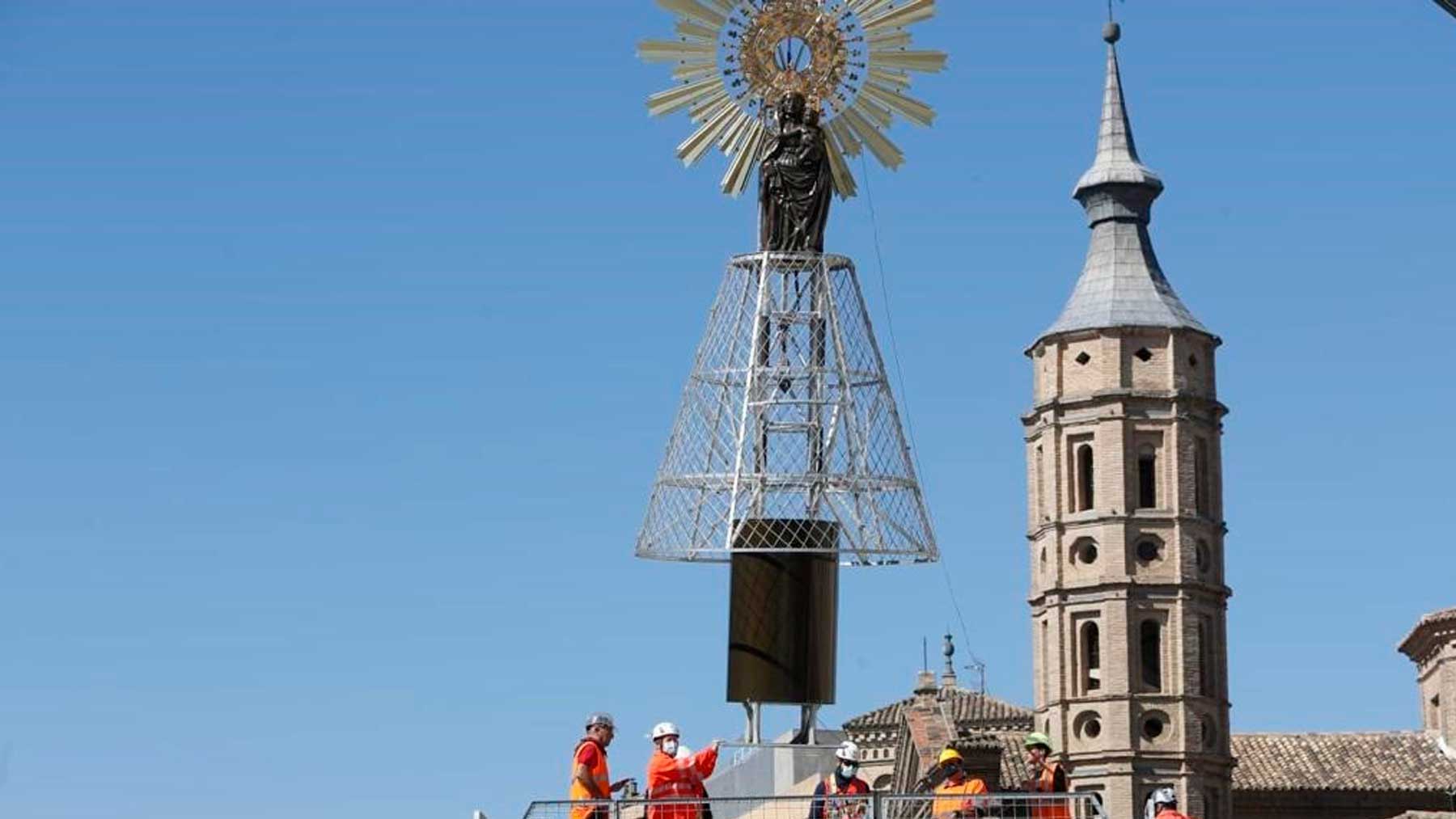 Imagen de la Virgen del Pilar en la estructura para la Ofrenda de Flores 2021. Foto: EP