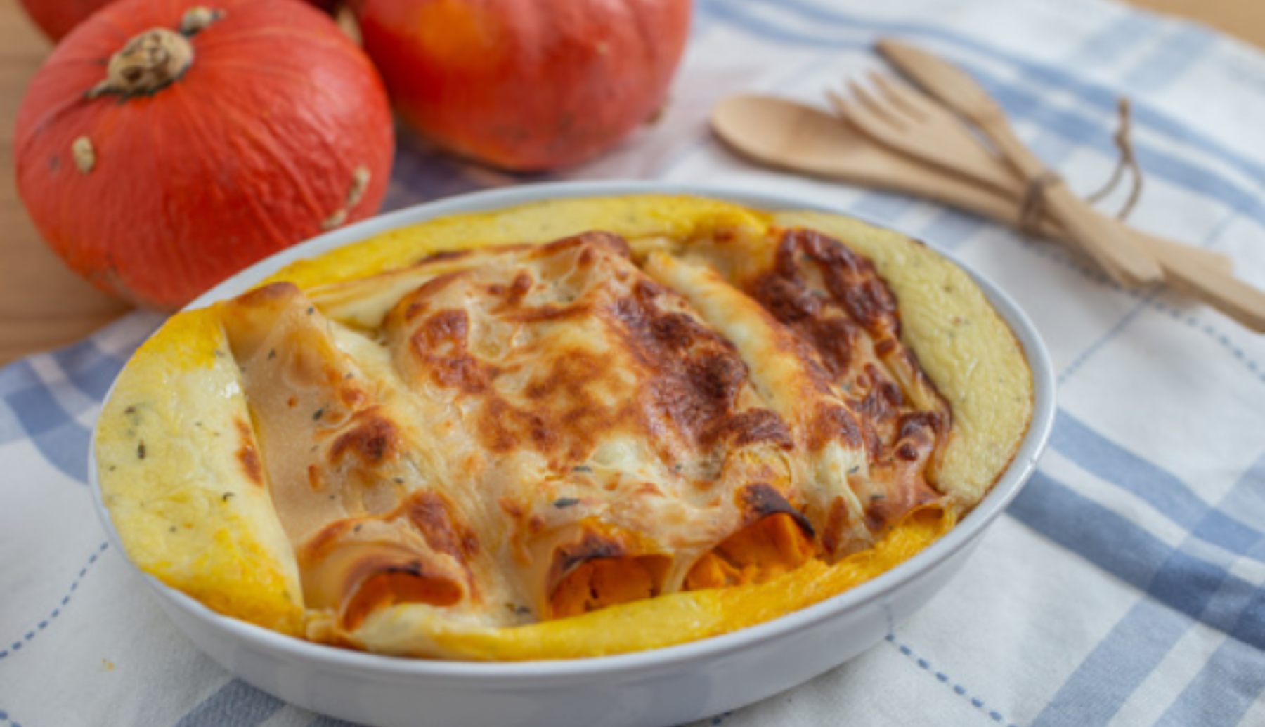 El curioso motivo por el que hoy se comen Canelones en Cataluña: el origen de la tradición