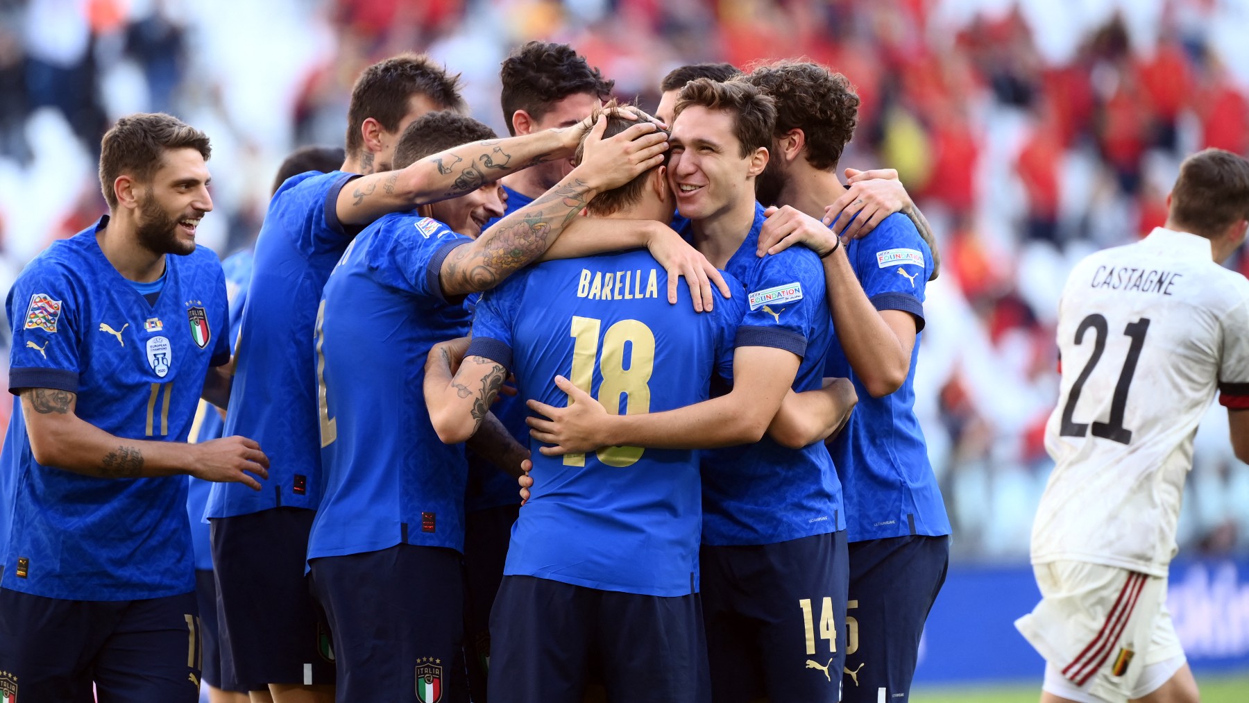 Los jugadores de Italia celebran el gol de Barella ante Bélgica. (AFP)