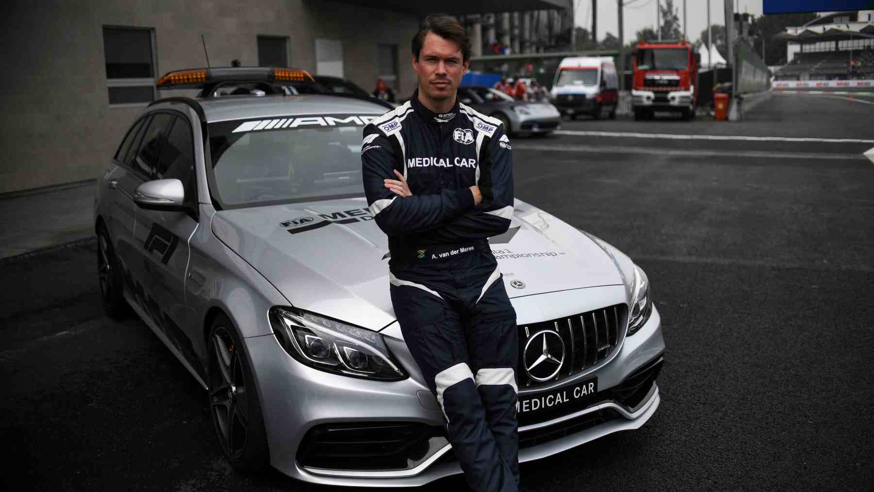 Alan van der Merwe, el piloto del coche médico de la Fórmula 1. (AFP)