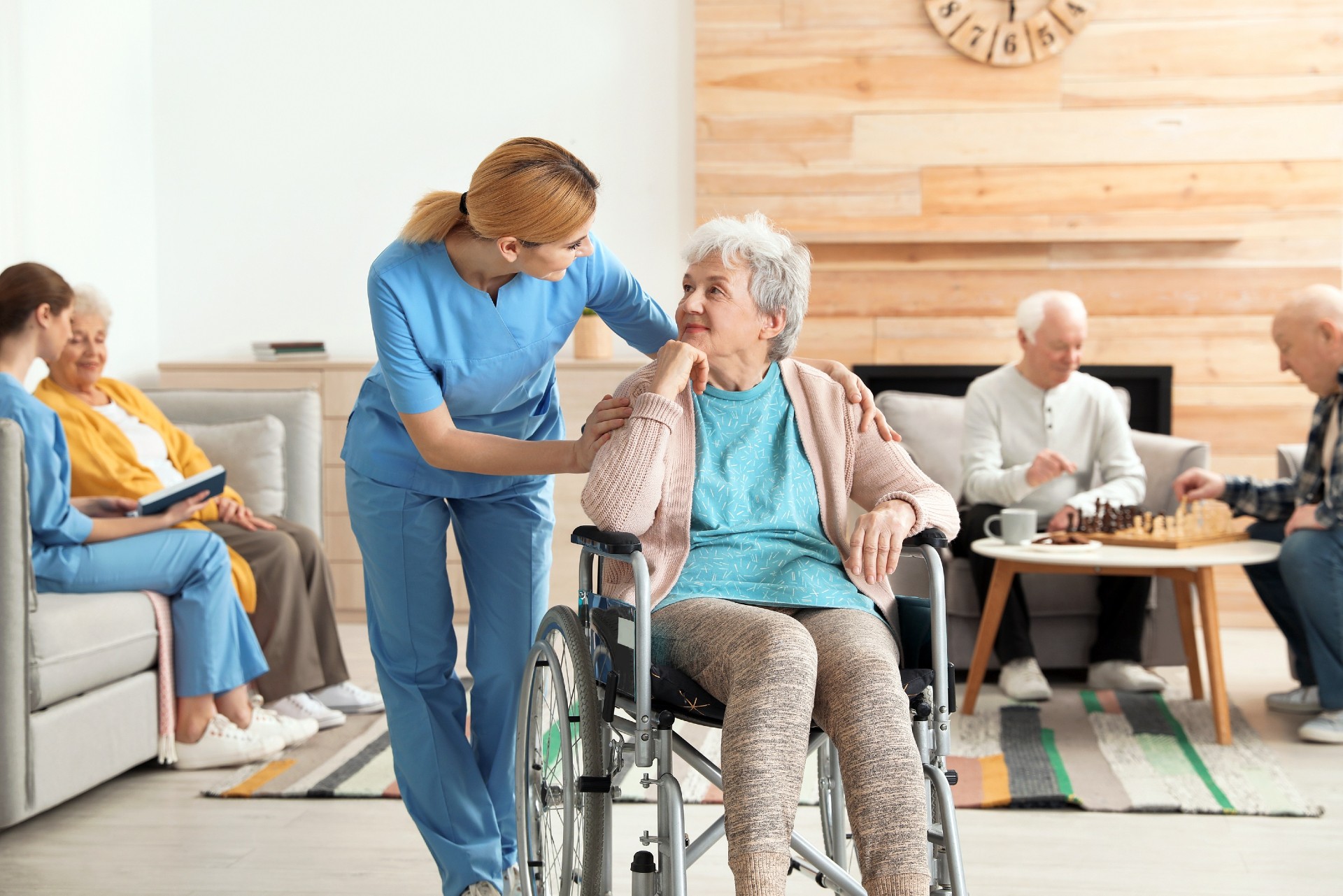 Atención emocional en las residencias de mayores: cuidar también lo que no se ve