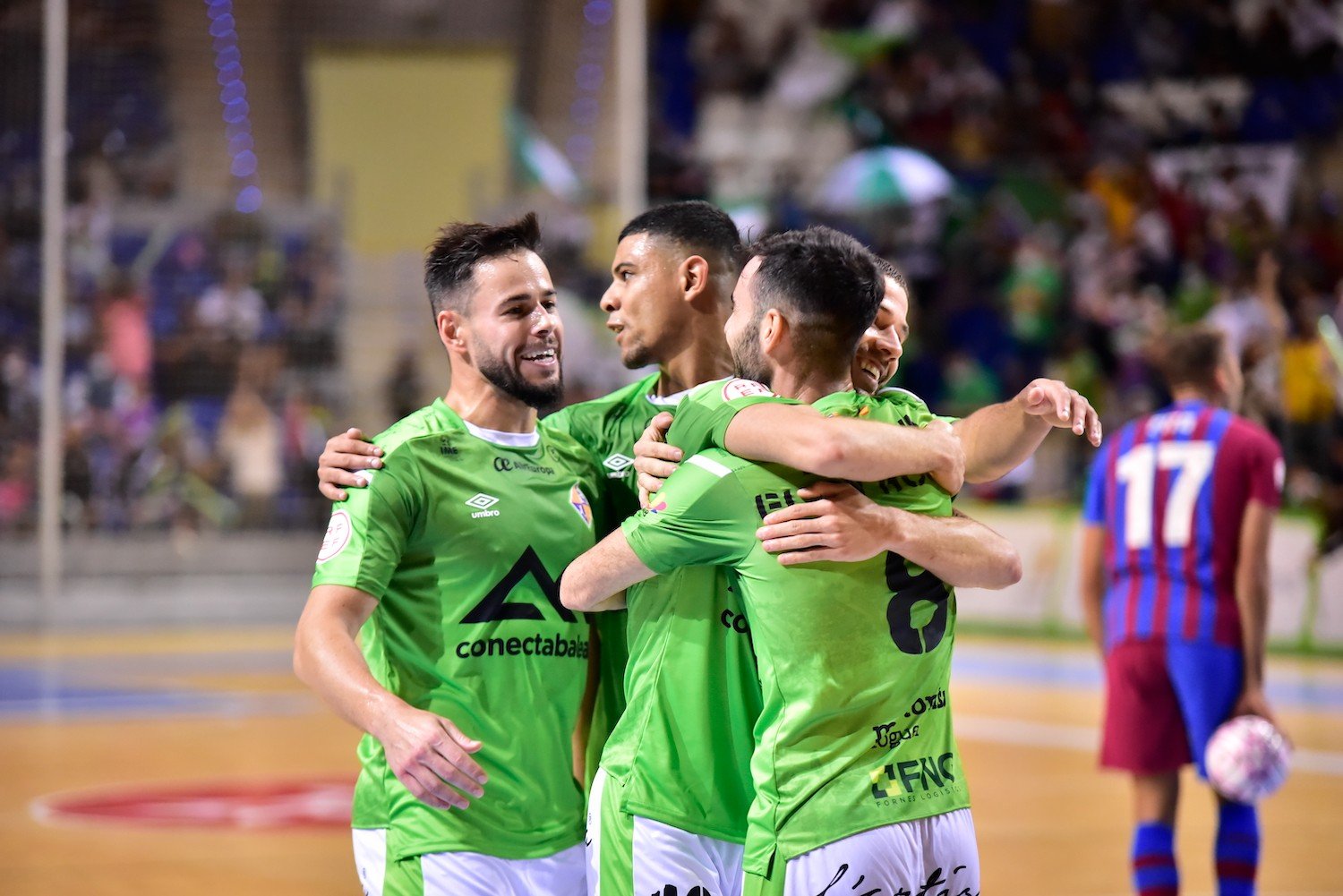 El equipo celebra un gol en Son Moix.