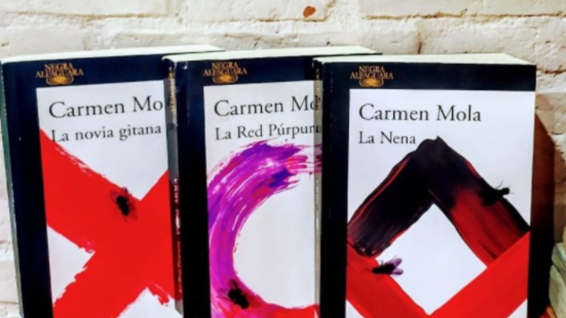 Los libros de Carmen Mola, ganadora del Premio Planeta, que no te puedes perder