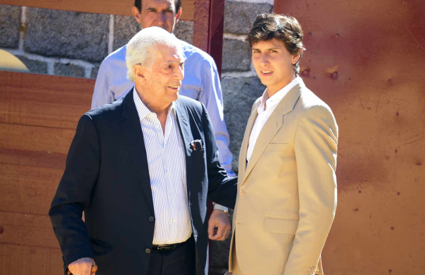 Mario Vargas Llosa y el torero Andrés Roca Rey.