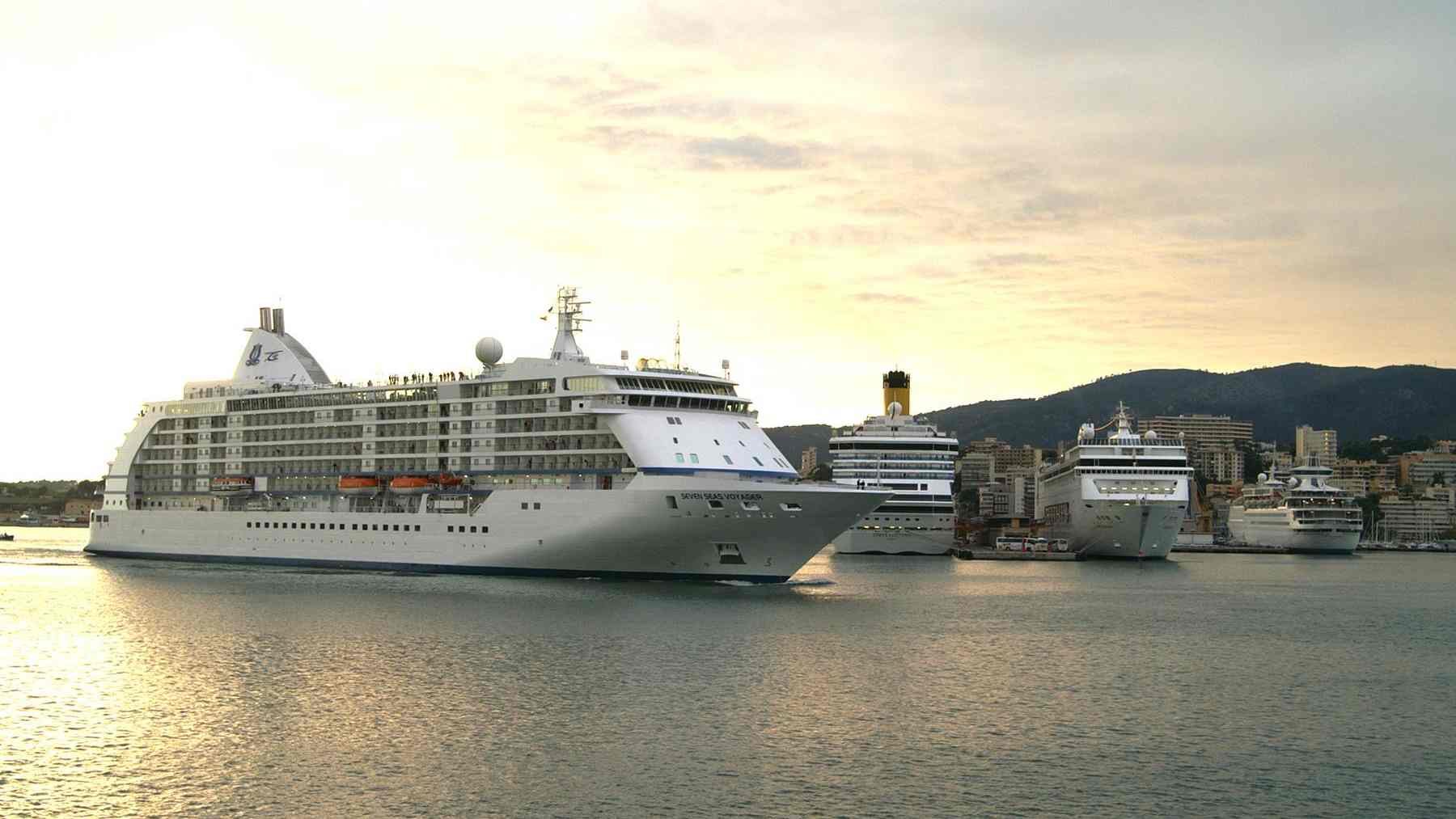 Cruceros en el puerto de Palma. FOTO: APB.