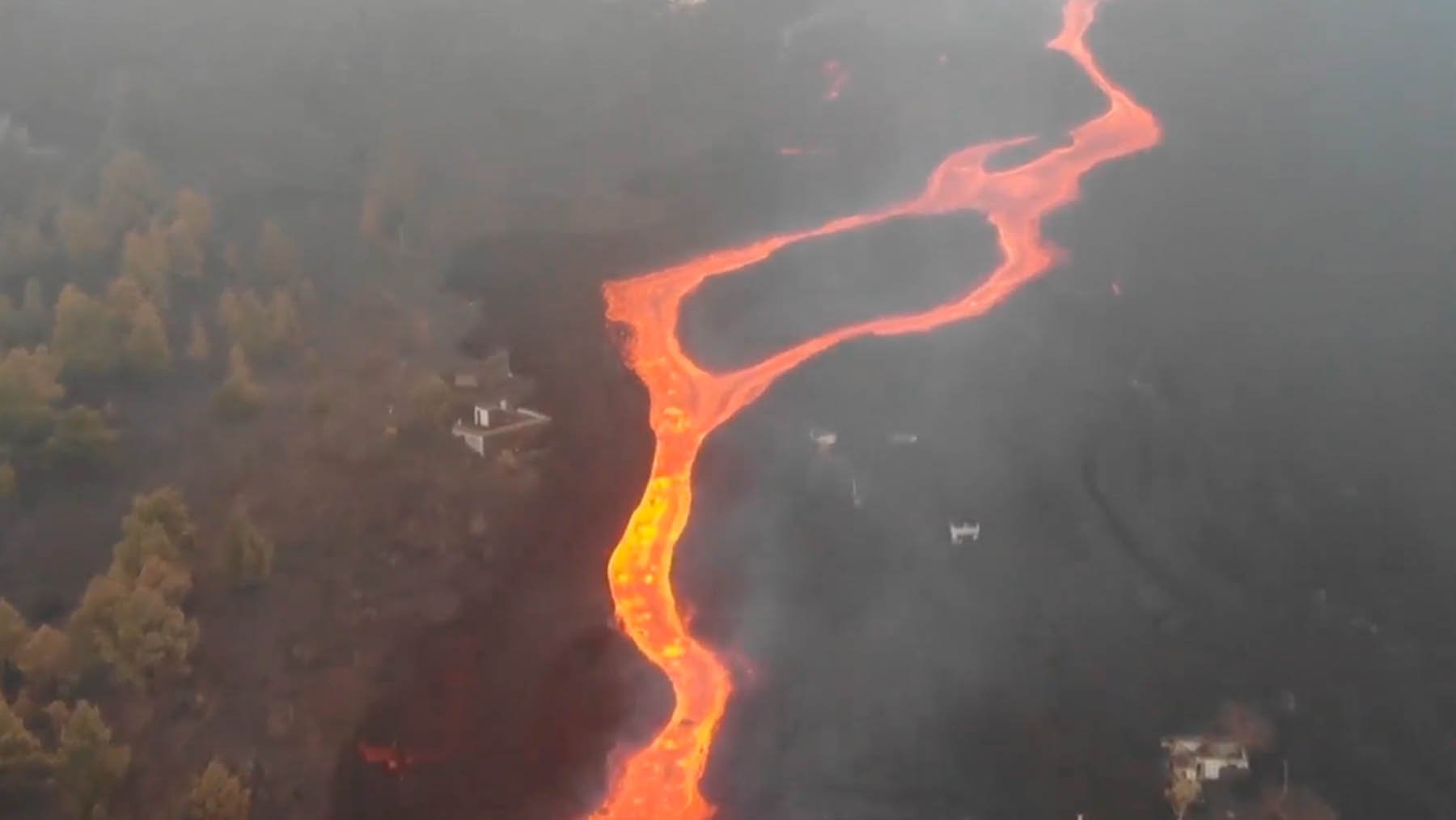 Las coladas de La Laguna continúan avanzando con un «enorme aporte de energía» .