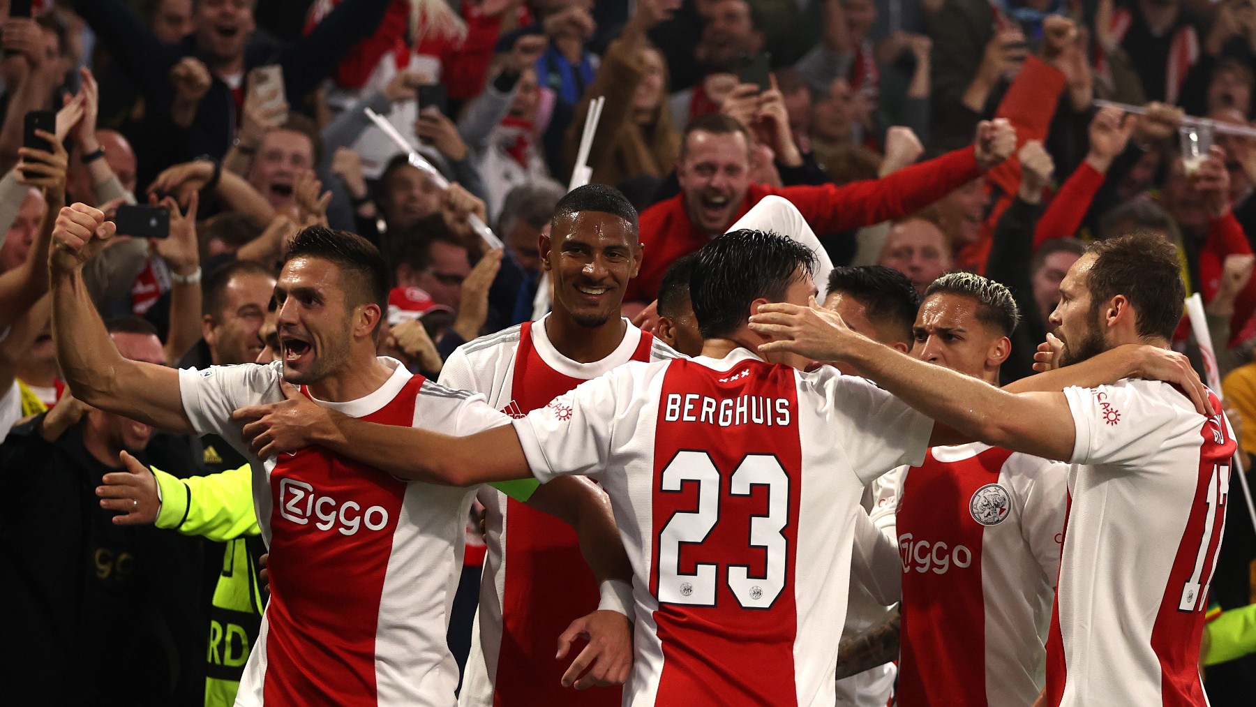 Los jugadores del Ajax celebran un gol ante el Borussia Dortmund. (Getty)
